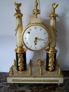Pendule de style Louis XVI